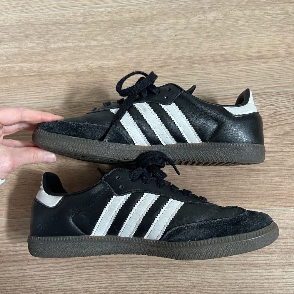 Adidas Samba Women’s size 8.5/9, men’s 7 - Black with white stripes - Picture 10 of 13